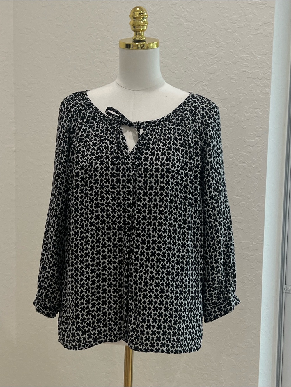 Joie Women’s Black & White Tie-Neck Printed Blouse